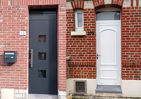 Deux portes d'entrée en aluminium